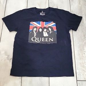 Three in black t shirt Queen  size medium